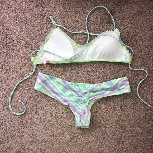 Victoria Secret bikini - Picture 2 of 2